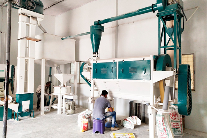 Fully automatic wheat atta chakki machine
