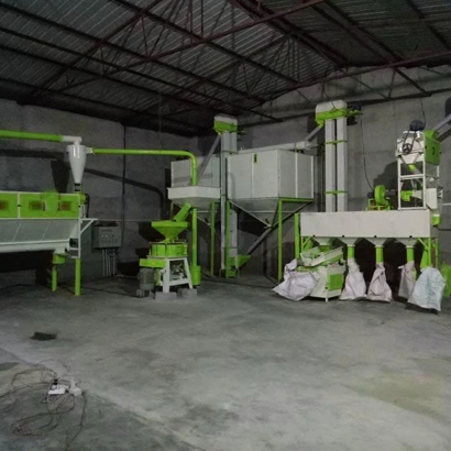 WHEAT CRUSHER CLEANING MACHINE.THREE PHASE 2.2 TON /HOUR