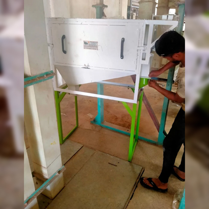 WHEAT CRUSHER CLEANING MACHINE.THREE PHASE 2.2 TON /HOUR